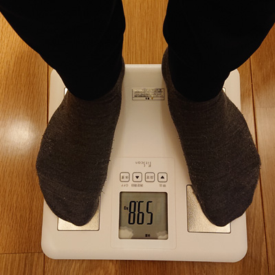 体重を測定する