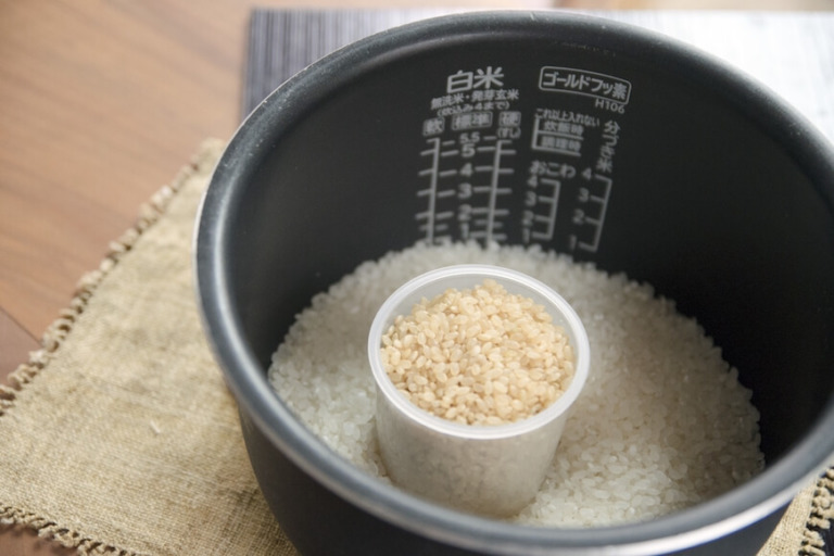 基本の白米と玄米を混ぜて炊く方法｜配合比率と水分量のコツ｜かわしま屋